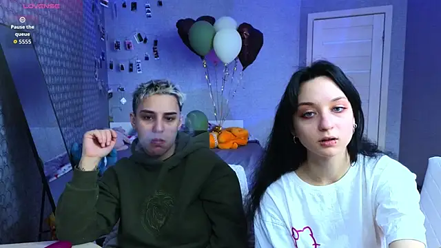 Snapshot of LuxuryLoverss chatting on 7, 4, 2026 LuxuryLoverss online show from 7, 4, 2026