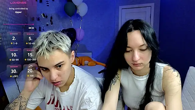 Snapshot of LuxuryLoverss chatting on 13, 4, 2026 LuxuryLoverss online show from 13, 4, 2026