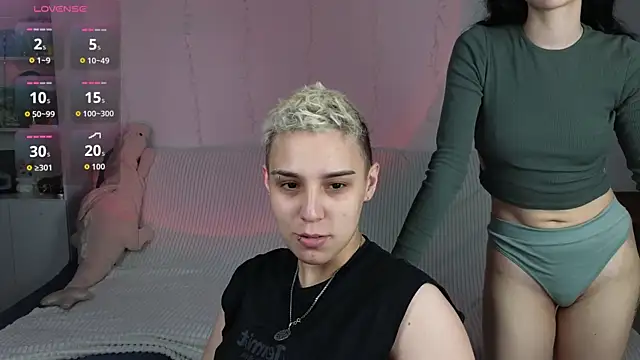 Snapshot of LuxuryLoverss chatting on 7, 6, 2026 LuxuryLoverss online show from 7, 6, 2026