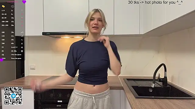 Snapshot of Carolini_i chatting on 27, 4, 2026 Carolini i online show from 27, 4, 2026
