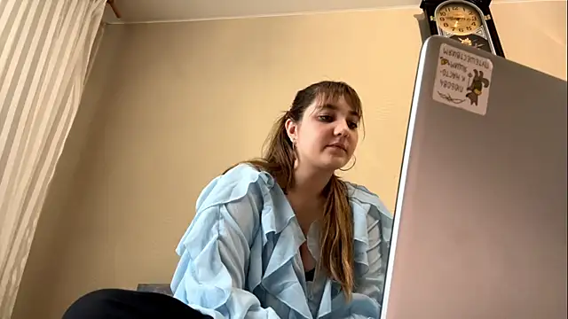 Snapshot of JanineThielman chatting on 17, 6, 2026 JanineThielman online show from 17, 6, 2026