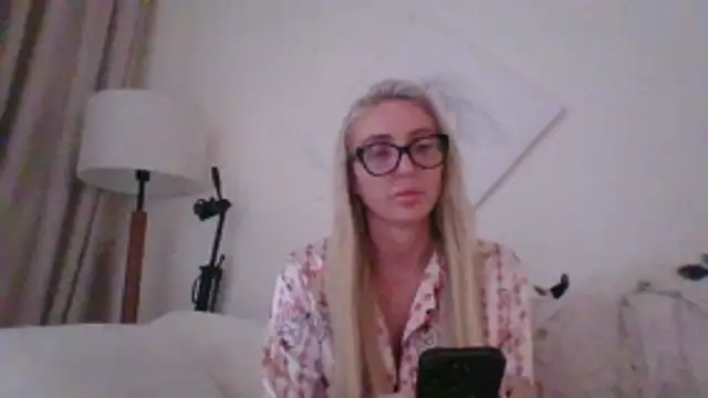 Snapshot of kinkykara25 chatting on 12, 4, 2026 kinkykara25 online show from 12, 4, 2026