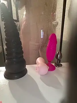 Snapshot of milffa chatting on 13, 4, 2026 milffa online show from 13, 4, 2026