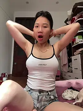 Snapshot of Miumieu2 chatting on 25, 4, 2026 Miumieu2 online show from 25, 4, 2026