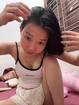 Snapshot of Miumieu2 chatting on 25, 4, 2026 Miumieu2 online show from 25, 4, 2026