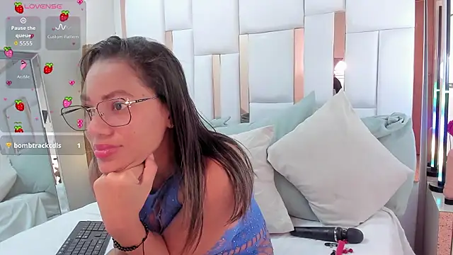 charlottehart1 online show from 28, 2, 2026