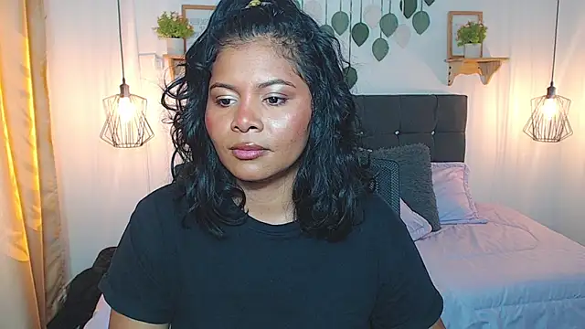 Snapshot of Emma_hassani chatting on 3, 3, 2026 Emma hassani online show from 3, 3, 2026