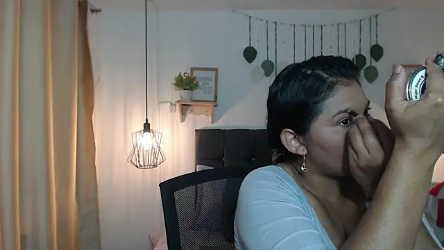 Snapshot of Emma_hassani chatting on 6, 4, 2026 Emma hassani online show from 6, 4, 2026