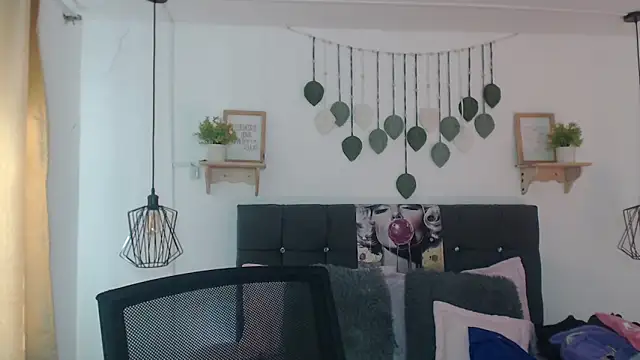 Snapshot of Emma_hassani chatting on 8, 4, 2026 Emma hassani online show from 8, 4, 2026