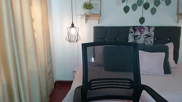 Snapshot of Emma_hassani chatting on 9, 4, 2026 Emma hassani online show from 9, 4, 2026