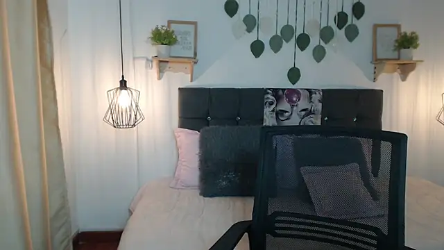 Snapshot of Emma_hassani chatting on 10, 4, 2026 Emma hassani online show from 10, 4, 2026