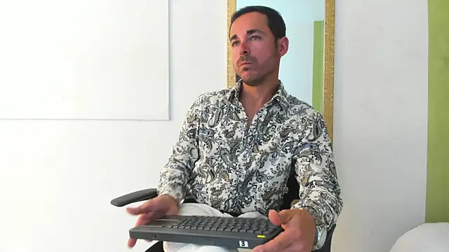 Adams Sanz online show from 13, 5, 2026
