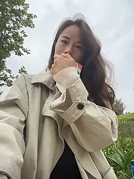 Snapshot of Mia-lp chatting on 7, 4, 2026 Mia-lp online show from 7, 4, 2026