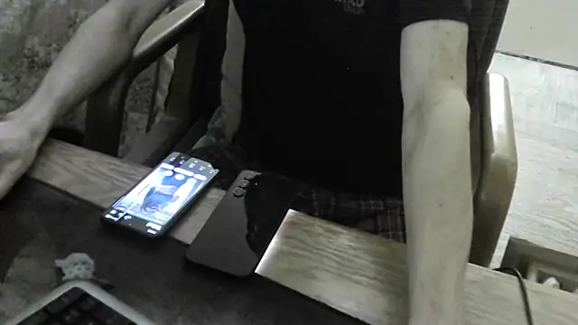 Snapshot of FiSTALiTY chatting on 11, 4, 2026 FiSTALiTY online show from 11, 4, 2026