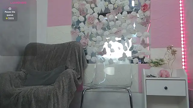 Snapshot of EmberLuna_ chatting on 27, 6, 2026 EmberLuna online show from 27, 6, 2026