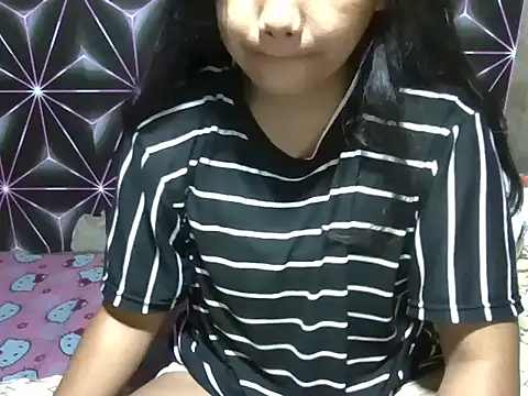 Snapshot of Flowerbebe chatting on 8, 5, 2026 Flowerbebe online show from 8, 5, 2026