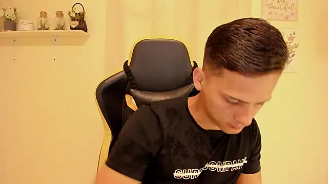 sexy andres01 online show from 14, 5, 2026