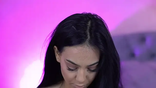 ErinAzzaro online show from 25, 6, 2026