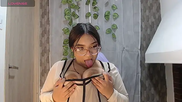 anyela donecm online show from 28, 3, 2026