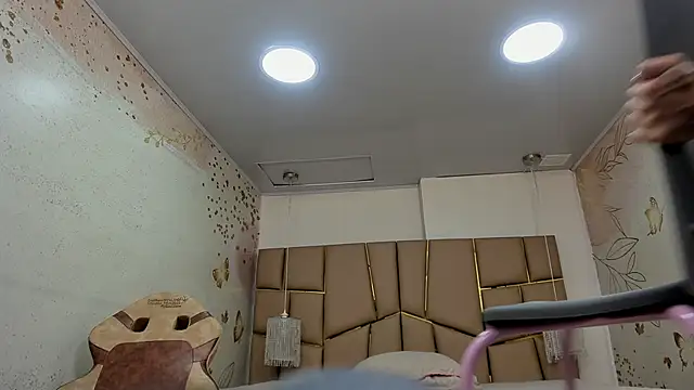 Snapshot of Meredith_Huntt chatting on 6, 3, 2026 Meredith Huntt online show from 6, 3, 2026