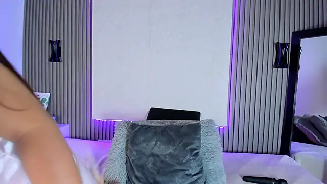 Snapshot of Lore_evans chatting on 8, 4, 2026 Lore evans online show from 8, 4, 2026