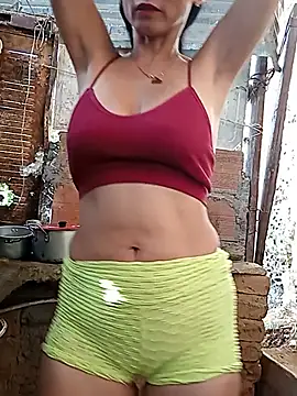 Snapshot of yuliitza4 chatting on 10, 6, 2026 yuliitza4 online show from 10, 6, 2026
