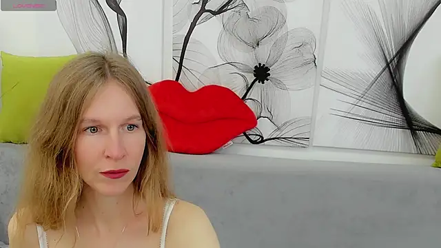 Snapshot of Mira_XOo chatting on 9, 4, 2026 Mira XOo online show from 9, 4, 2026