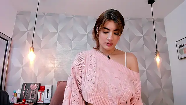 Scarlet 22  online show from 9, 3, 2026