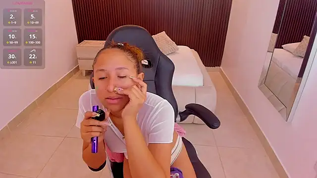 Snapshot of LESLYSIMPSON chatting on 14, 6, 2026 LESLYSIMPSON online show from 14, 6, 2026