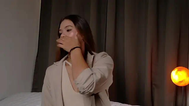 Mia Benett  online show from 5, 3, 2026