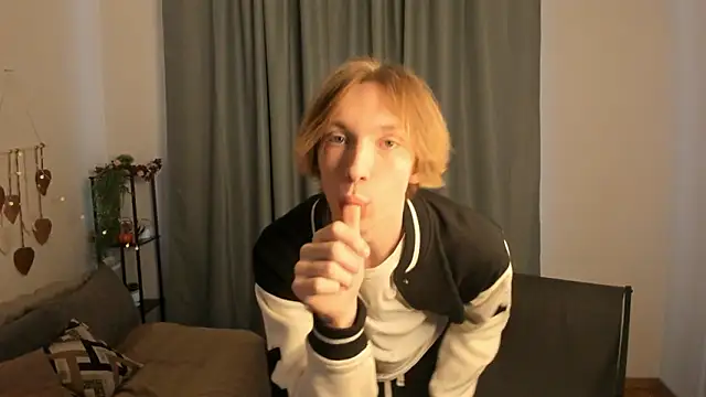 Snapshot of SilverFeral chatting on 3, 3, 2026 SilverFeral online show from 3, 3, 2026