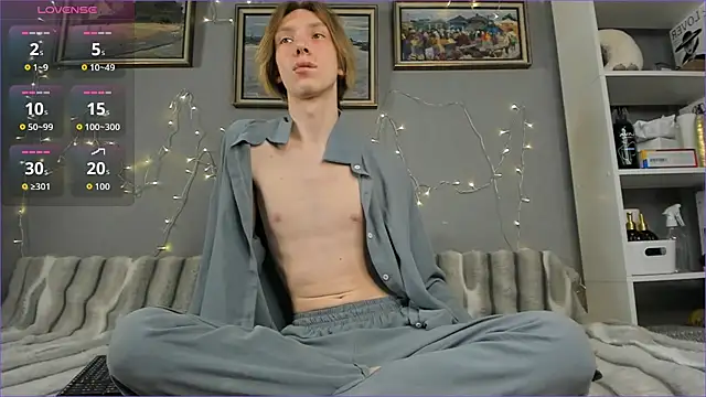 Snapshot of SilverFeral chatting on 7, 4, 2026 SilverFeral online show from 7, 4, 2026