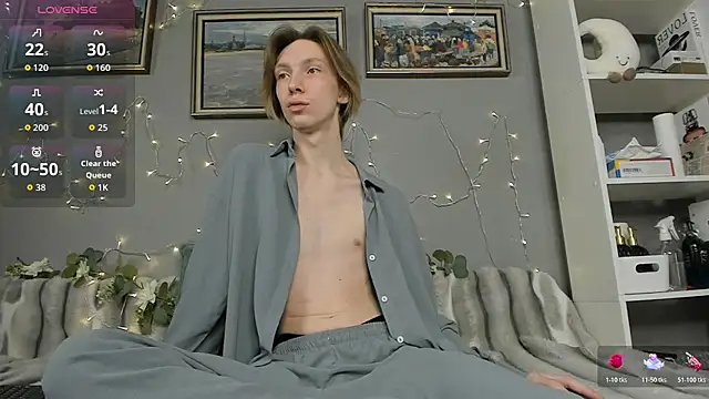 Snapshot of SilverFeral chatting on 8, 4, 2026 SilverFeral online show from 8, 4, 2026