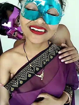 Snapshot of Sweet_Cpl_ chatting on 9, 4, 2026 Sweet Cpl online show from 9, 4, 2026