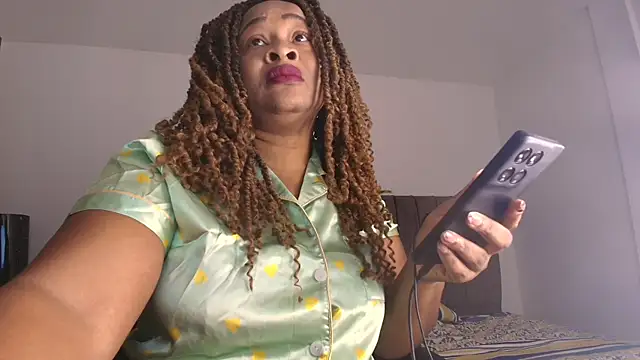 Snapshot of luxy_benet chatting on 10, 7, 2026 luxy benet online show from 10, 7, 2026