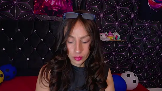 Snapshot of Miis_Beella chatting on 9, 7, 2026 Miis Beella online show from 9, 7, 2026