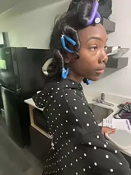 Snapshot of Loopsies chatting on 16, 4, 2026 Loopsies online show from 16, 4, 2026