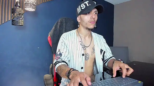 Snapshot of DanteLuxx chatting on 10, 3, 2026 DanteLuxx online show from 10, 3, 2026