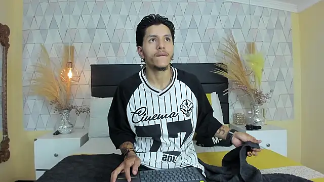 Snapshot of DanteLuxx chatting on 15, 3, 2026 DanteLuxx online show from 15, 3, 2026