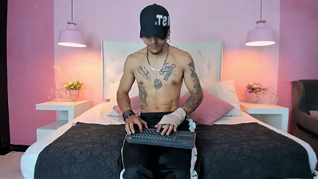 Snapshot of DanteLuxx chatting on 21, 3, 2026 DanteLuxx online show from 21, 3, 2026