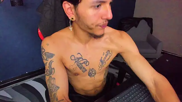 Snapshot of DanteLuxx chatting on 6, 4, 2026 DanteLuxx online show from 6, 4, 2026