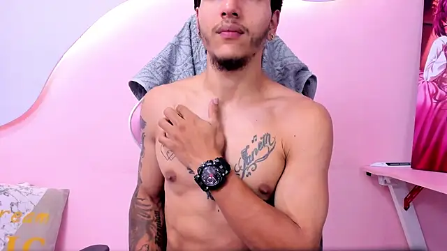 Snapshot of DanteLuxx chatting on 10, 4, 2026 DanteLuxx online show from 10, 4, 2026