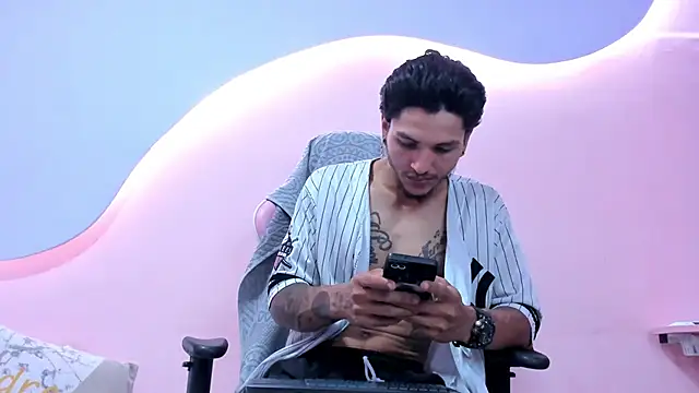 Snapshot of DanteLuxx chatting on 11, 4, 2026 DanteLuxx online show from 11, 4, 2026