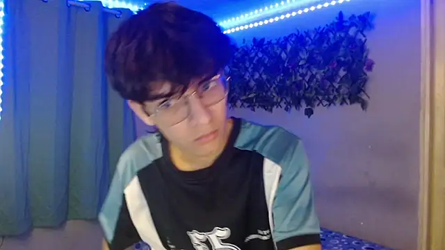 Snapshot of noah_millerx chatting on 21, 3, 2026 noah millerx online show from 21, 3, 2026