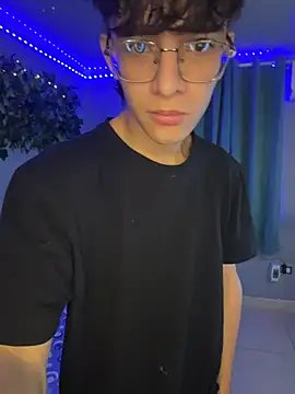 Snapshot of noah_millerx chatting on 1, 4, 2026 noah millerx online show from 1, 4, 2026