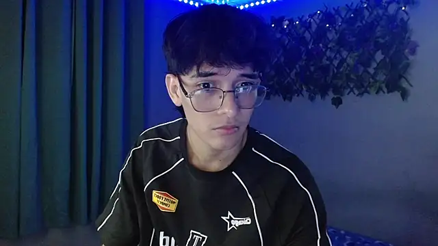 Snapshot of noah_millerx chatting on 10, 4, 2026 noah millerx online show from 10, 4, 2026