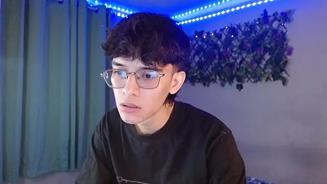 Snapshot of noah_millerx chatting on 12, 4, 2026 noah millerx online show from 12, 4, 2026