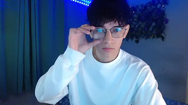 Snapshot of noah_millerx chatting on 15, 4, 2026 noah millerx online show from 15, 4, 2026