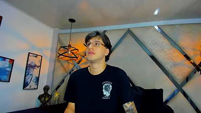 Snapshot of EXCLUSIVE8 chatting on 2, 4, 2026 EXCLUSIVE8 online show from 2, 4, 2026