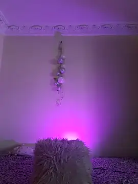 LunaBlaise online show from 19, 4, 2026